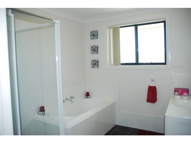 1/5 Barbarta Grove, Worrigee NSW 2540