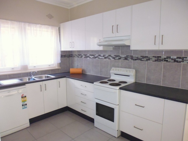 37 Mulgen Crescent, Bomaderry NSW 2541