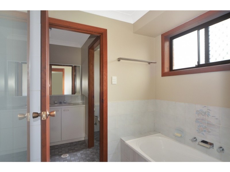 6 Beyeri Avenue, West Nowra NSW 2541