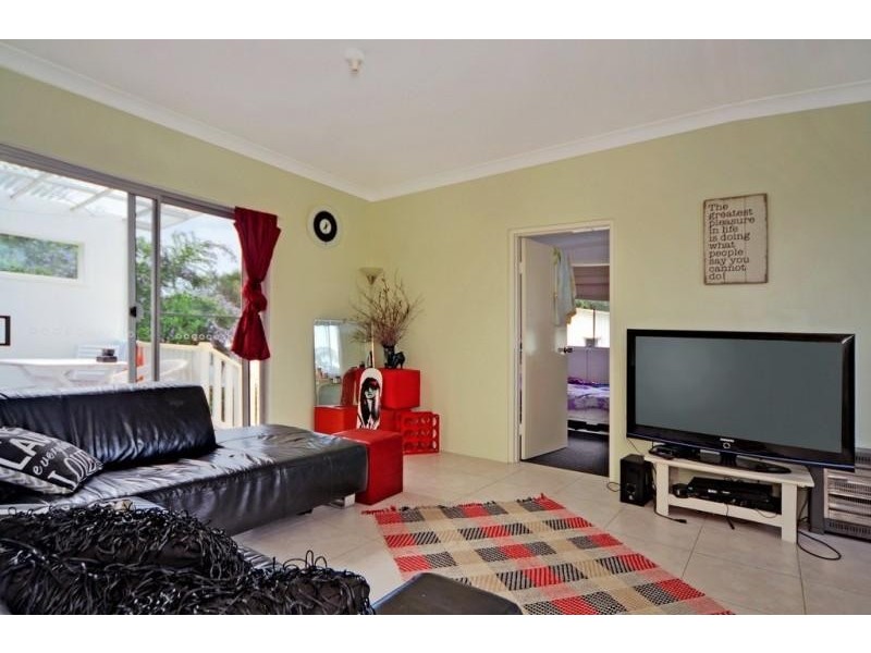 10 West Street, Greenwell Point NSW 2540