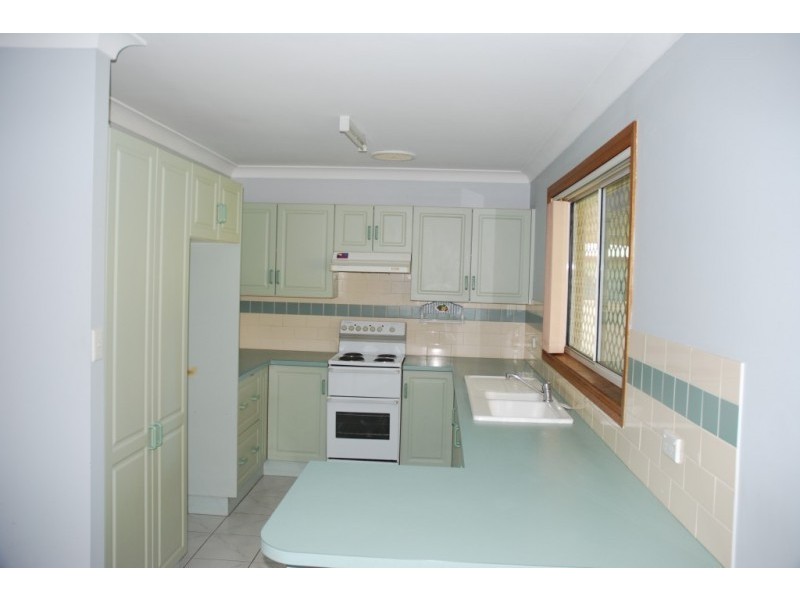 6 Maybush Crescent, West Nowra NSW 2541