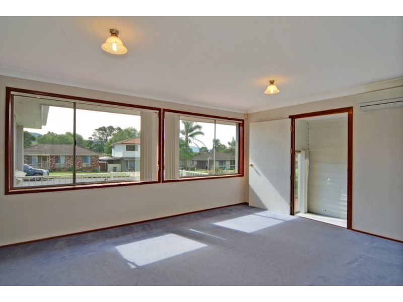 4 Yeovil Drive, Bomaderry NSW 2541