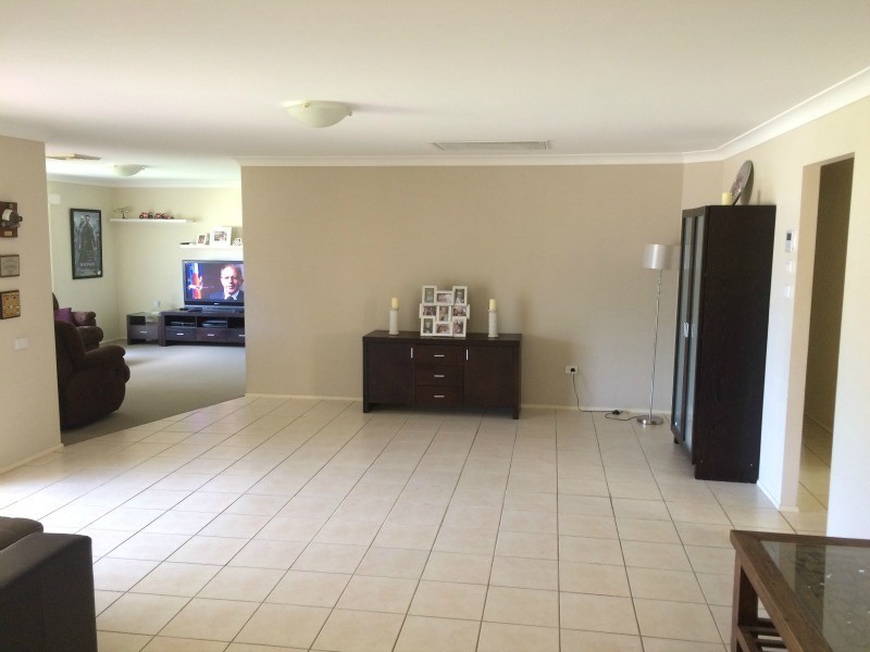 17 Hibiscus Place, Bomaderry NSW 2541