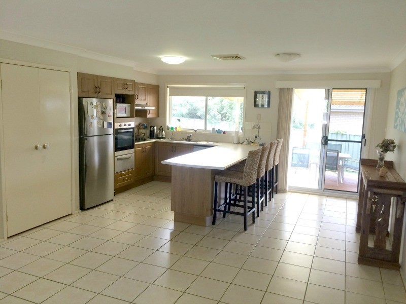 17 Hibiscus Place, Bomaderry NSW 2541