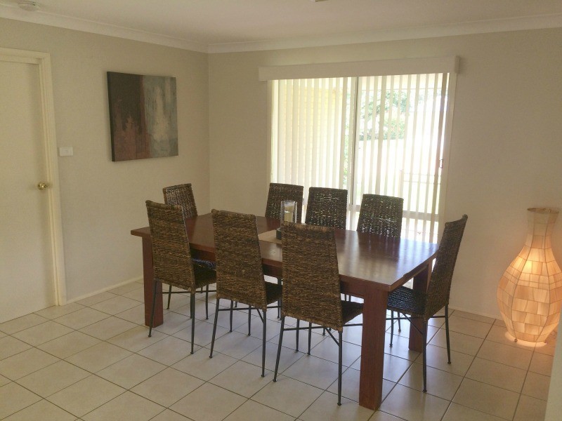 17 Hibiscus Place, Bomaderry NSW 2541