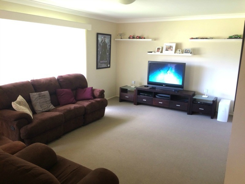 17 Hibiscus Place, Bomaderry NSW 2541