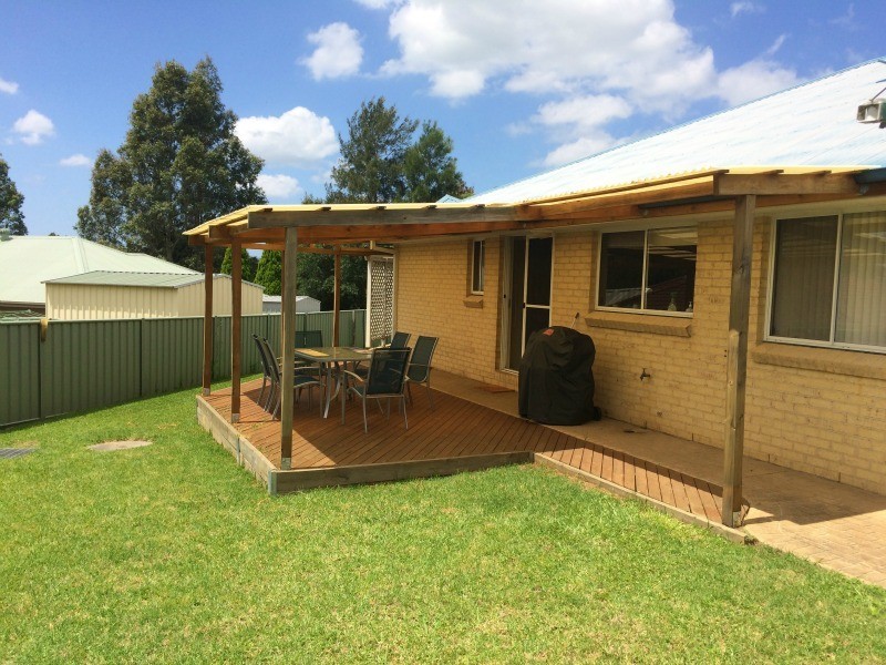 17 Hibiscus Place, Bomaderry NSW 2541