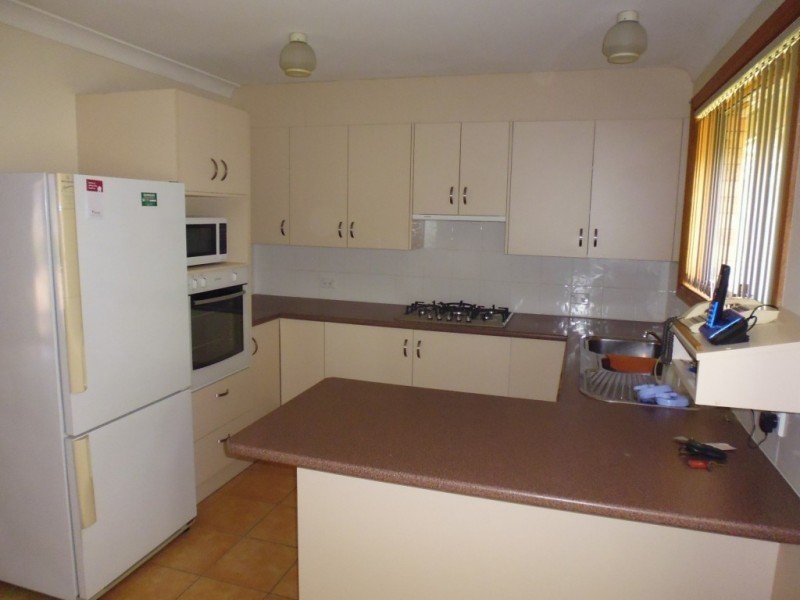 1/3 Waroo Place, Bomaderry NSW 2541