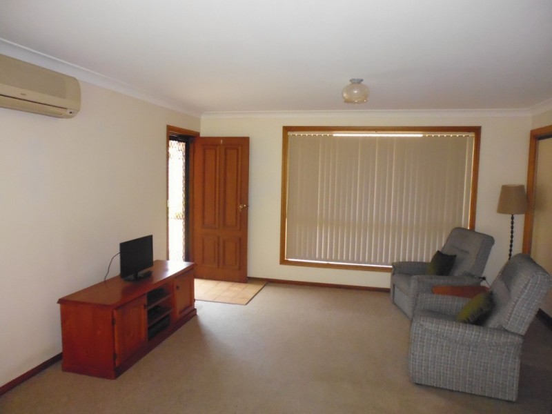 1/3 Waroo Place, Bomaderry NSW 2541