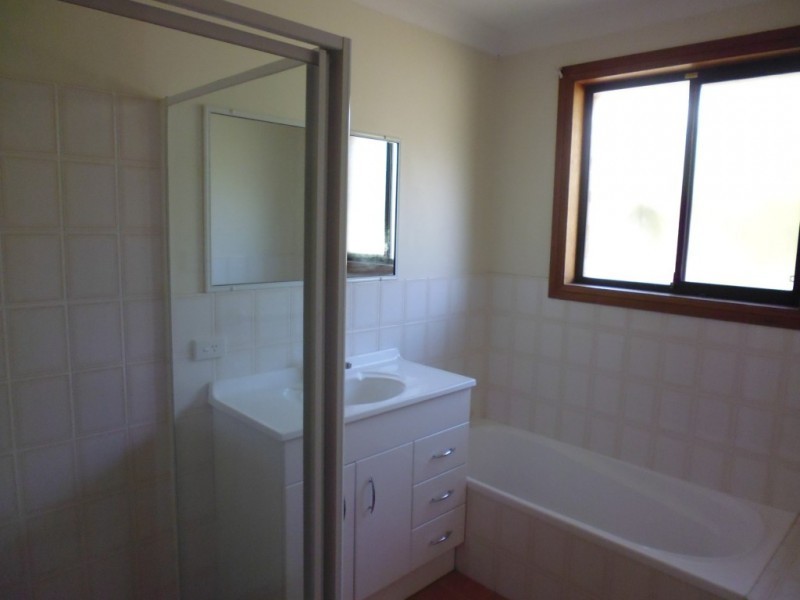 1/3 Waroo Place, Bomaderry NSW 2541