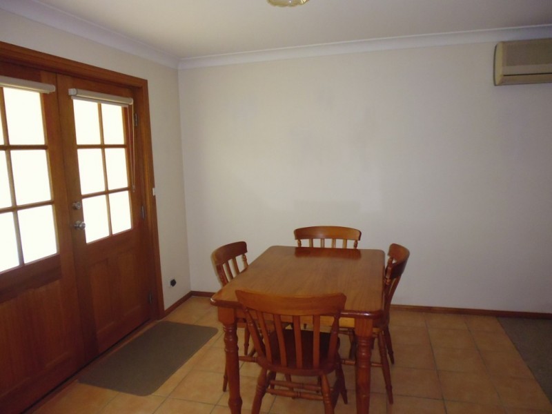 1/3 Waroo Place, Bomaderry NSW 2541