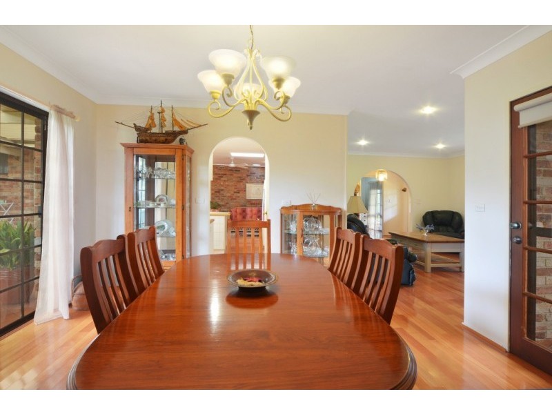 4 Wasdale Place, Bomaderry NSW 2541