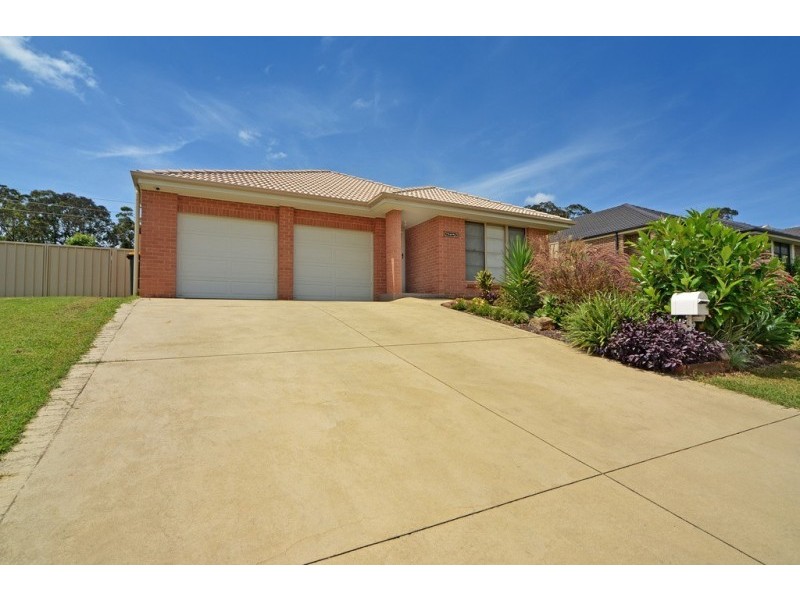 17 Warrigal Street, Nowra NSW 2541