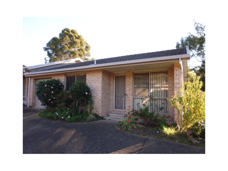 1/6 Carisbrooke Close, Bomaderry NSW 2541