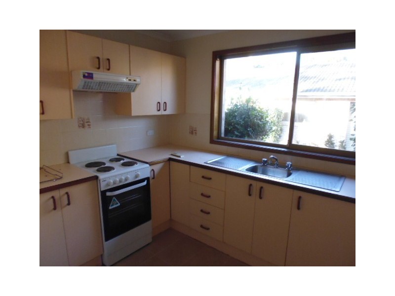 1/6 Carisbrooke Close, Bomaderry NSW 2541