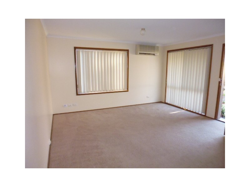 1/6 Carisbrooke Close, Bomaderry NSW 2541