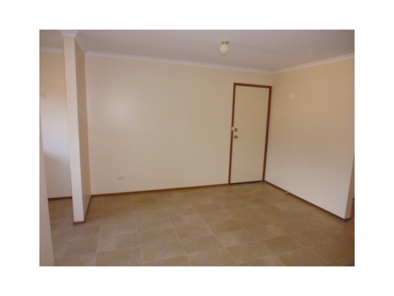 1/6 Carisbrooke Close, Bomaderry NSW 2541
