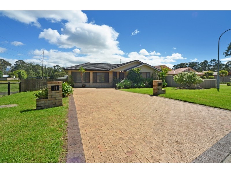 11 Lightwood Drive, West Nowra NSW 2541