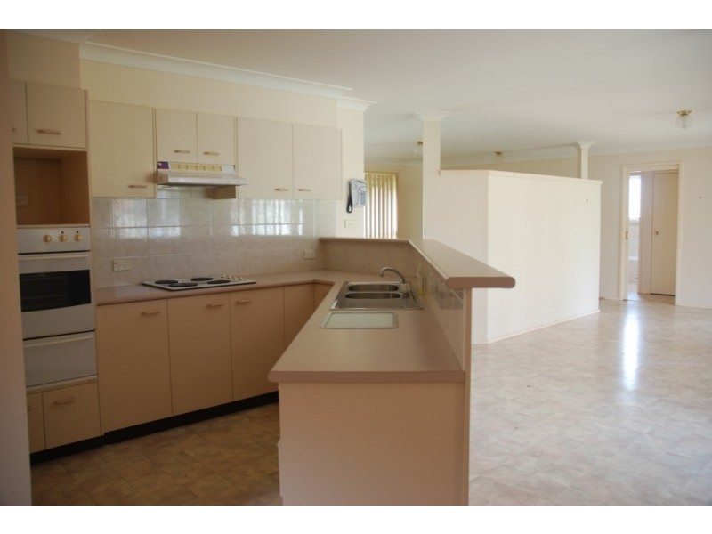 60 Robinia Way, Worrigee NSW 2540