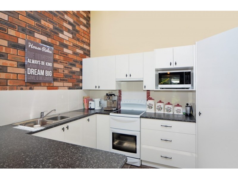 9/49 Brinawarr Street, Bomaderry NSW 2541