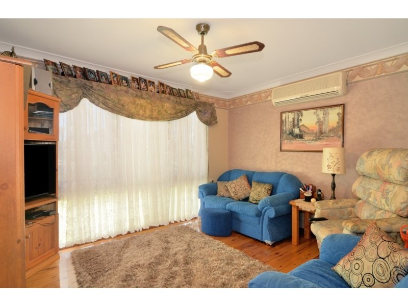 6 Neale Place, Bomaderry NSW 2541