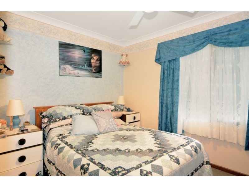 6 Neale Place, Bomaderry NSW 2541