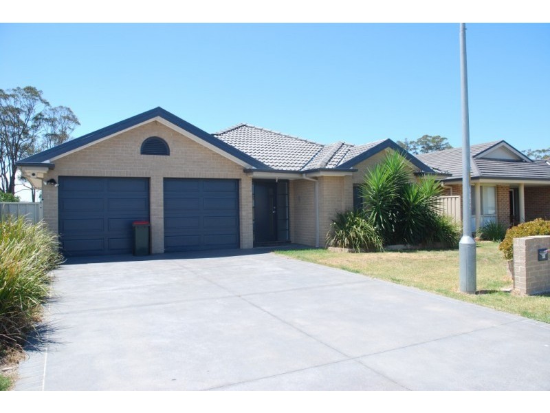 42 Lacebark Grove, Worrigee NSW 2540