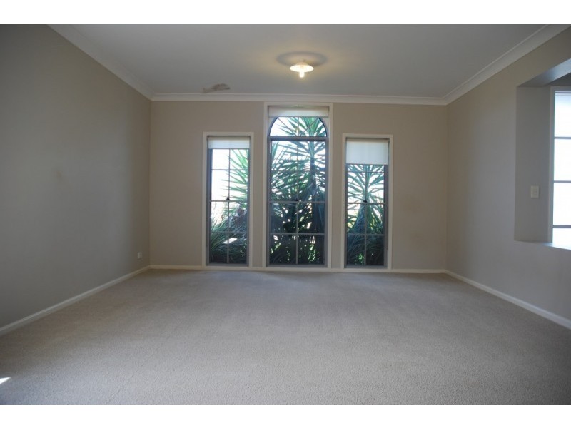 42 Lacebark Grove, Worrigee NSW 2540