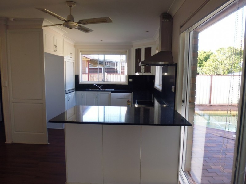 10 Lyrebird Drive, Nowra NSW 2541