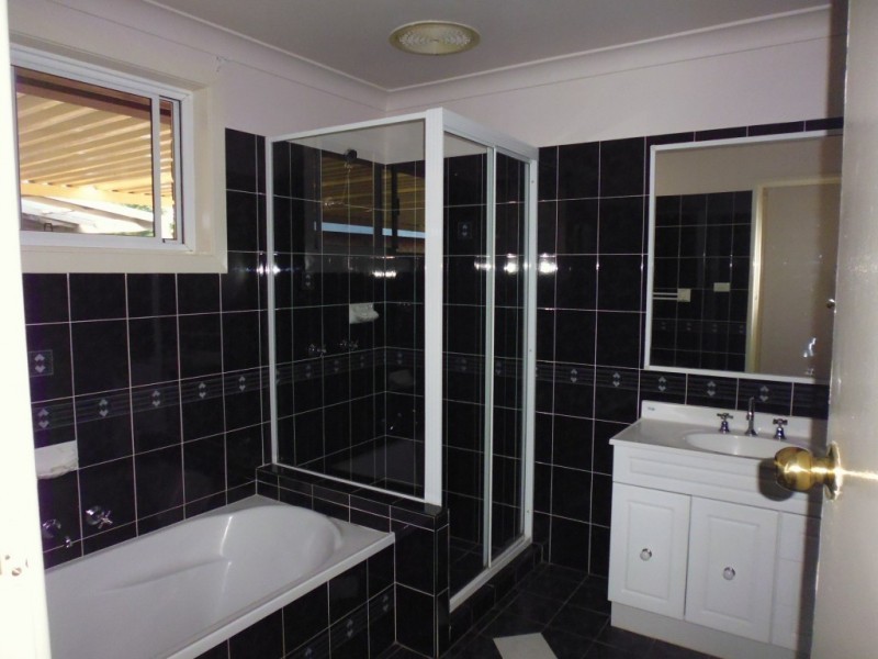 10 Lyrebird Drive, Nowra NSW 2541