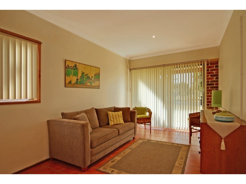 18 Rannoch Drive, West Nowra NSW 2541