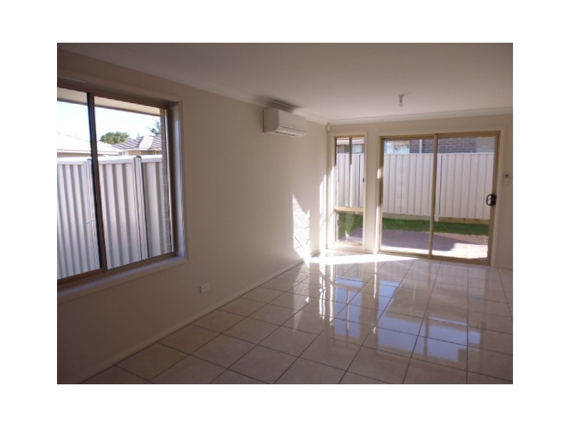 2/123b Meroo Road, Bomaderry NSW 2541