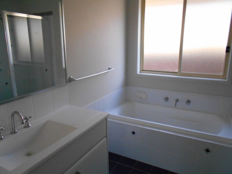 26 Almondbark Close, Worrigee NSW 2540