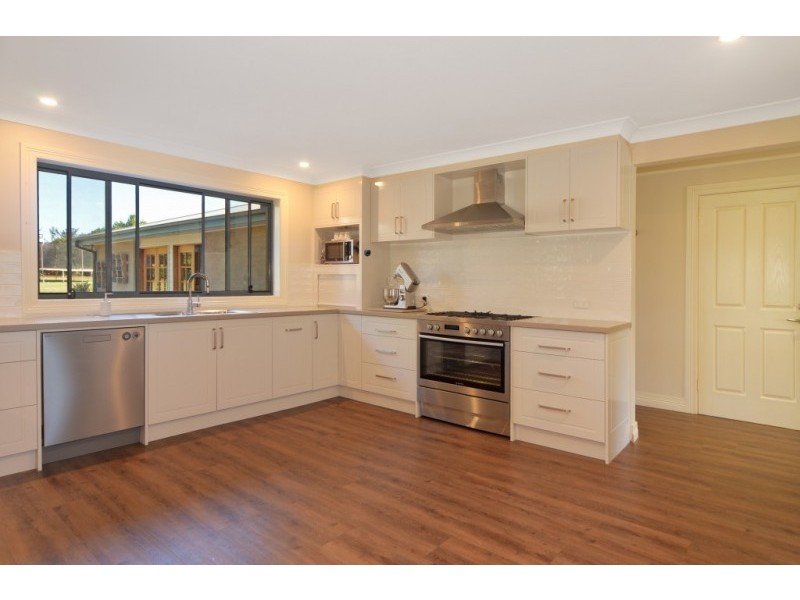 38 Tartarian Crescent, Bomaderry NSW 2541