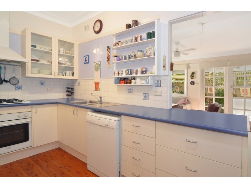7 Mattes Way, Bomaderry NSW 2541