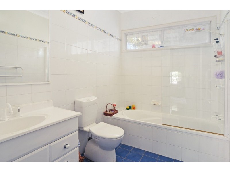 7 Mattes Way, Bomaderry NSW 2541