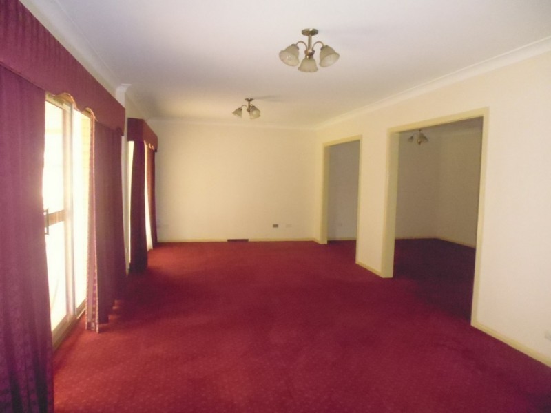 95 Albatross Road, Nowra NSW 2541