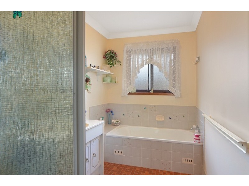 12 Chatsworth Crescent, North Nowra NSW 2541