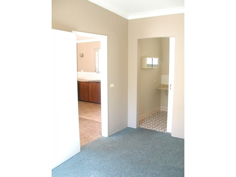 39 Albatross Road, Nowra NSW 2541