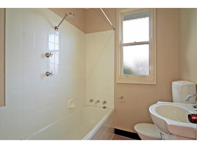 8 Burr Avenue, Nowra NSW 2541