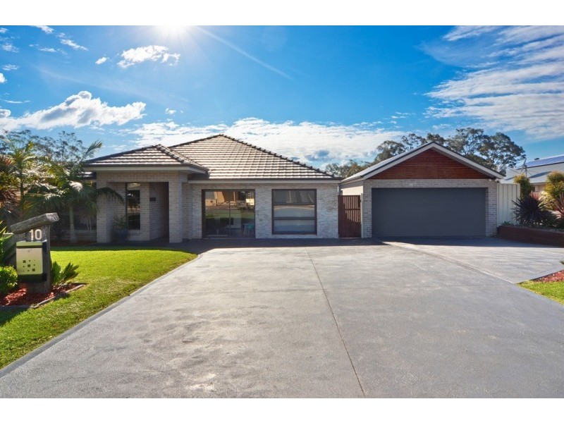 10 Coral Sea Drive, West Nowra NSW 2541