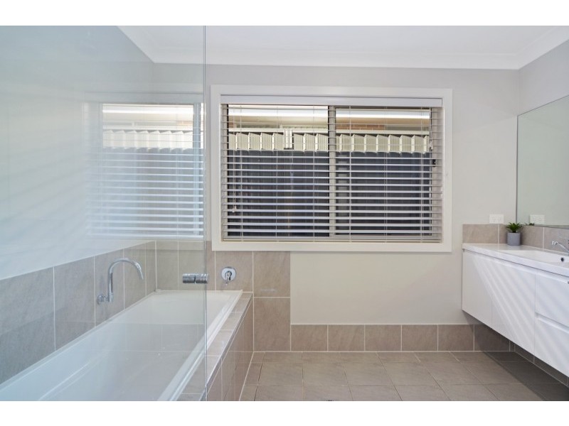 24 Wattlebird Road, South Nowra NSW 2541