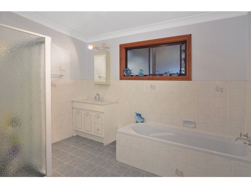 25 Meroo Road, Bomaderry NSW 2541