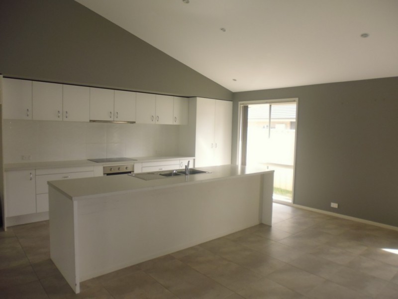 12 Coral Sea Drive, West Nowra NSW 2541