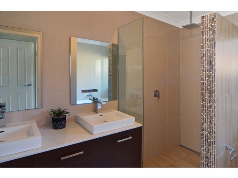 6 Bluewattle Road, Worrigee NSW 2540