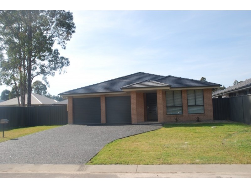 4 Somerset Avenue, South Nowra NSW 2541