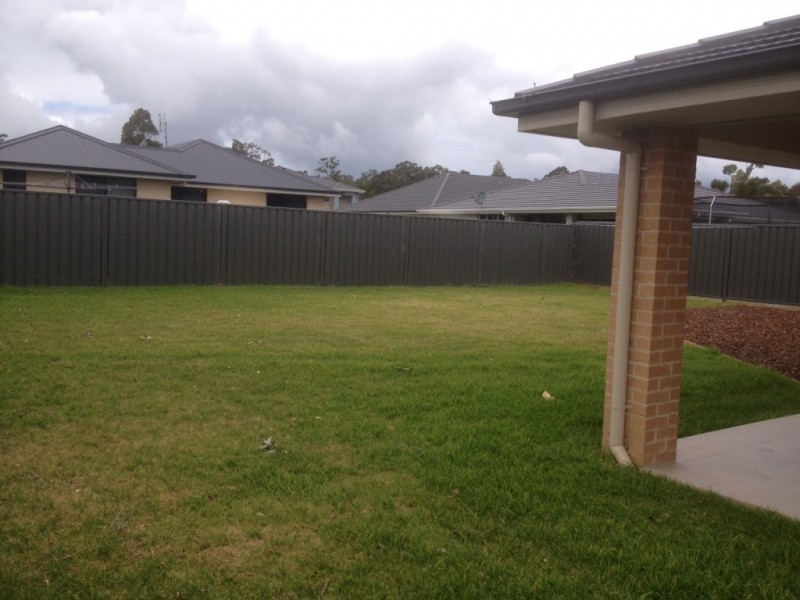 4 Somerset Avenue, South Nowra NSW 2541