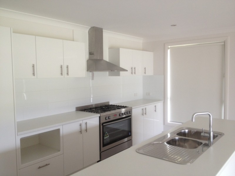 4 Somerset Avenue, South Nowra NSW 2541