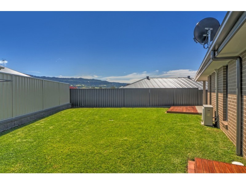 11 Banool Circuit, Bomaderry NSW 2541