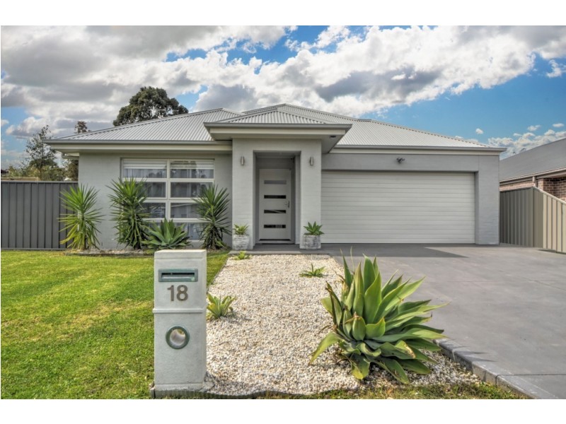 18 Somerset Avenue, South Nowra NSW 2541